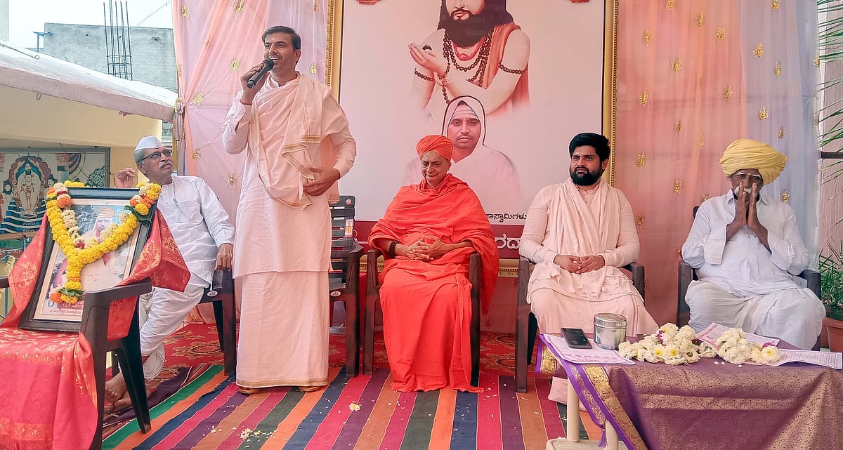 ತೇರದಾಳ | ಮಹಾತ್ಮರ ಸ್ಮರಣೆ ಮುಕ್ತಿಗೆ ದಾರಿ: ವಿಶ್ವಪ್ರಭು ಶಿವಾಚಾರ್ಯ