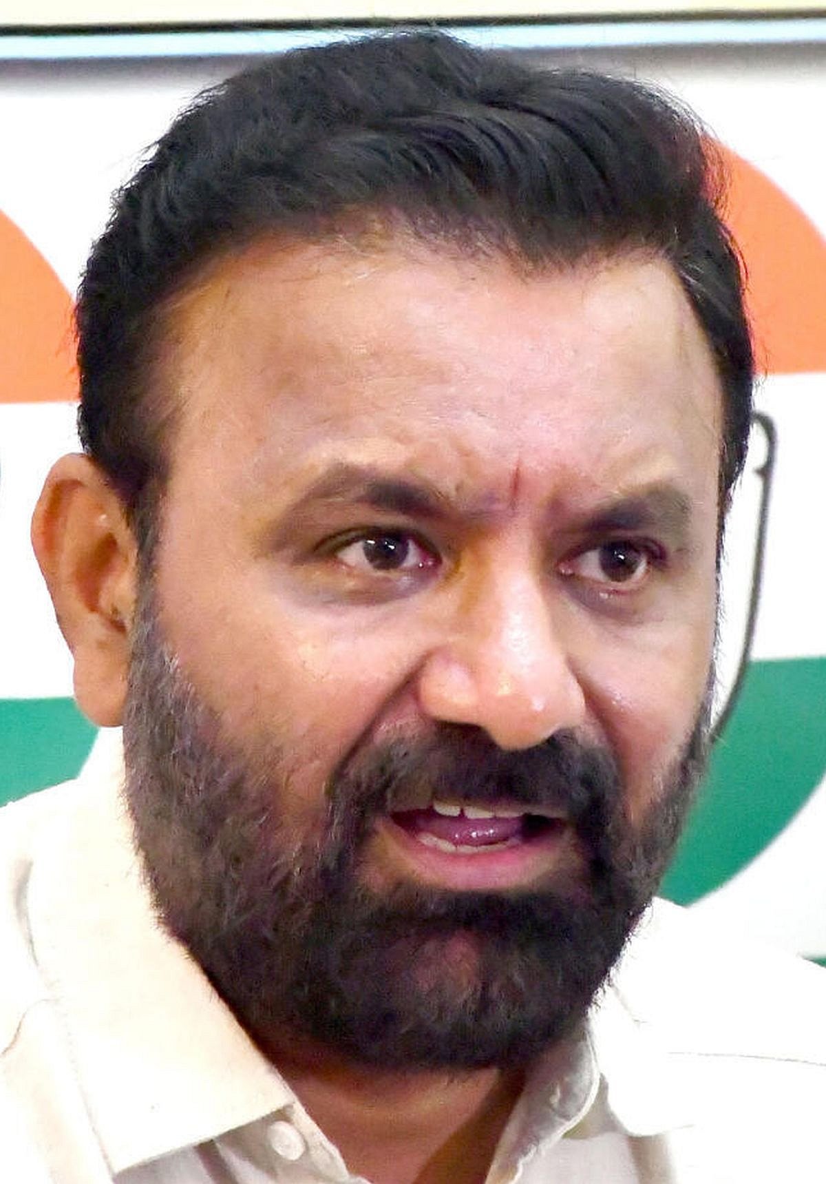 ಅಕ್ರಮ ವಲಸಿಗ ಸಮಸ್ಯೆಗೆ ಯಾರು ಹೊಣೆ: ಸಂತೋಷ್ ಎಸ್ ಲಾಡ್ ಪ್ರಶ್ನೆ