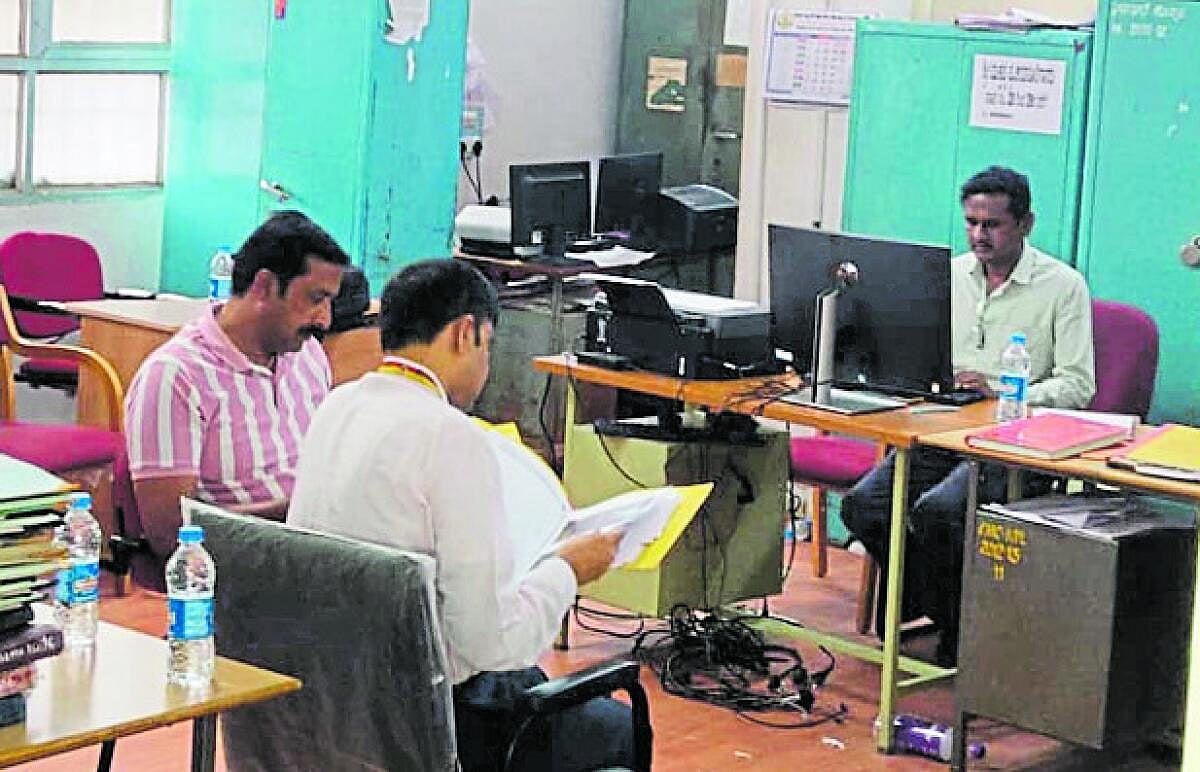 ಕೊಪ್ಪಳ | ಅಧಿಕಾರಿ, ಗುತ್ತಿಗೆದಾರರ ಮೇಲೆ ‘ಲೋಕಾ’ದಾಳಿ