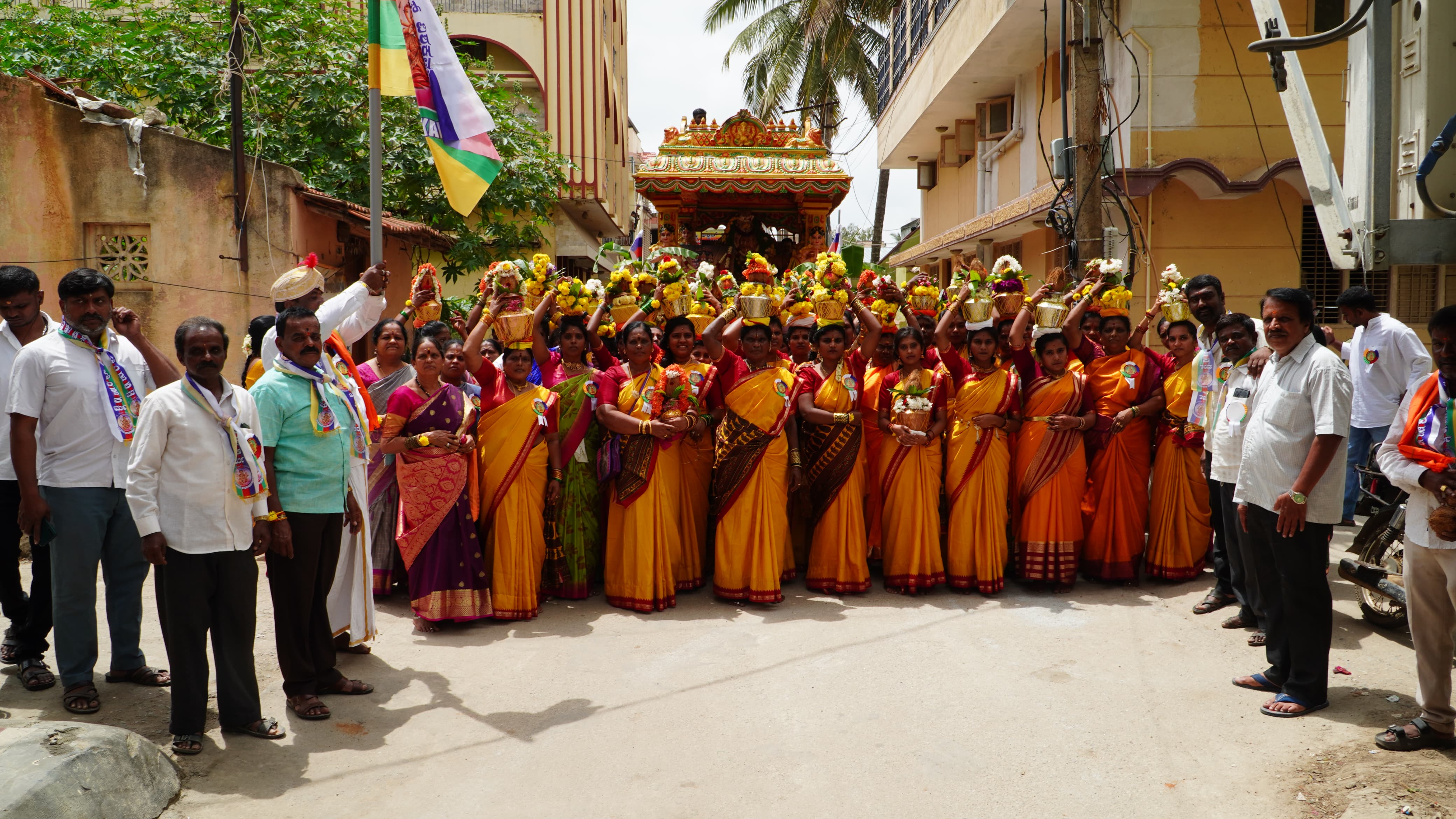 ಆನೇಕಲ್‌ನಲ್ಲಿ ಕಾಳಿಕ ಕಮಟೇಶ್ವರ ದೇವಾಲಯದಲ್ಲಿ ವಿಶ್ವಕರ್ಮ ಜಯಂತಿಯ ಪ್ರಯುಕ್ತ ಪಲ್ಲಕ್ಕಿ ಉತ್ಸವ ವಿಜೃಂಭಣೆಯಿಂದ ನಡೆಯಿತು