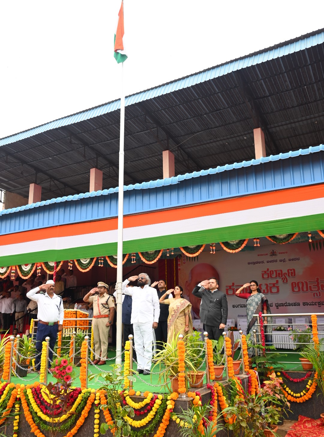 ಜಿಲ್ಲಾ ಉಸ್ತುವಾರಿ ಸಚಿವ ಈಶ್ವರ ಬಿ.ಖಂಡ್ರೆ ಧ್ವಜಾರೋಹರಣ ನೆರವೇರಿಸಿದರು