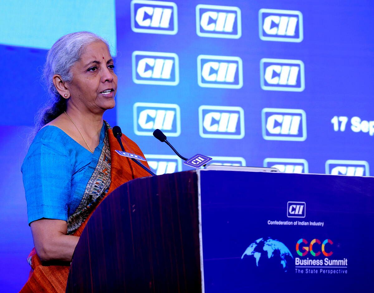 ಹೂಡಿಕೆ ಮಾಡಲು ಹಿಂಜರಿಯಬಾರದು: ಉದ್ಯಮಗಳಿಗೆ ನಿರ್ಮಲಾ ಕರೆ