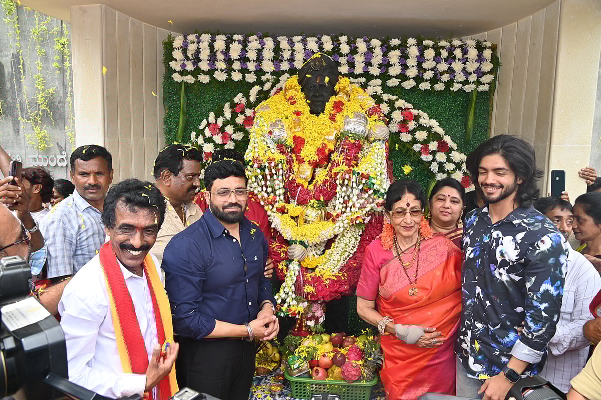 ವಿಷ್ಣುವರ್ಧನ್‌ ಹುಟ್ಟುಹಬ್ಬ| ಅಭಿಮಾನಿಗಳ ಸಂಭ್ರಮ: 5 ಸಾವಿರ ಜನರಿಗೆ ಒಬ್ಬಟ್ಟು ಊಟ