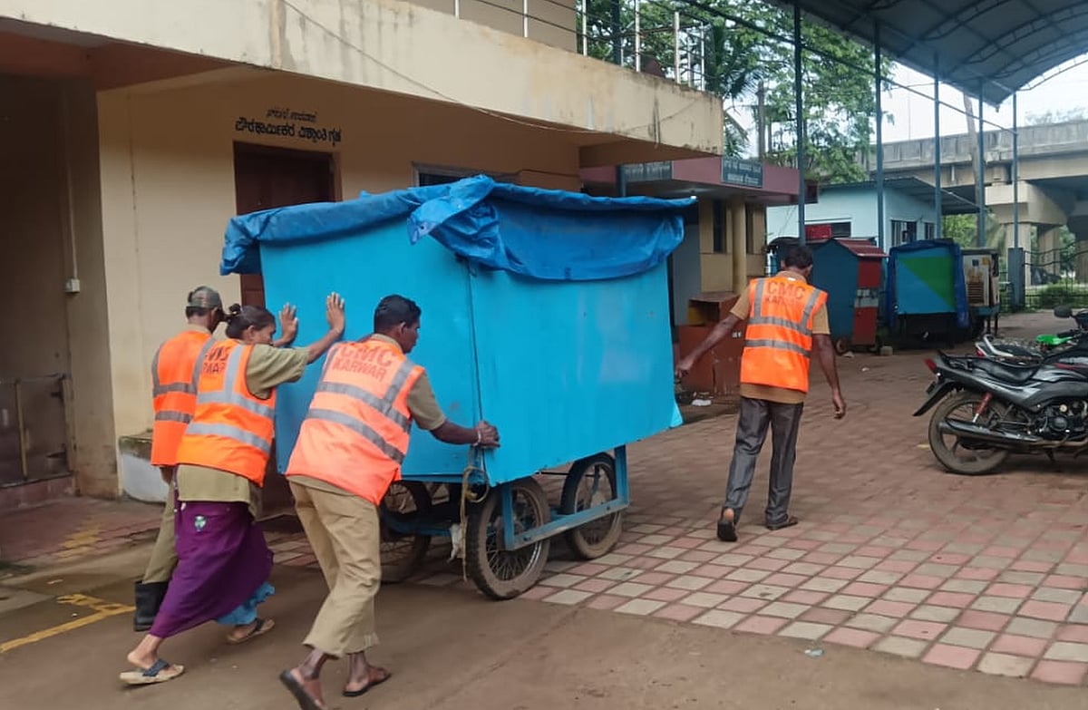 ಕಾರವಾರ: ನಗರಸಭೆಯಿಂದ 12 ಗೂಡಂಗಡಿಗಳ ತೆರವು