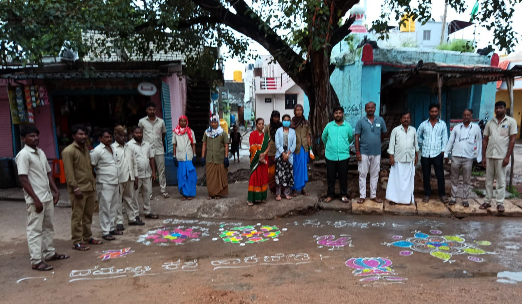 ಹುಣಸಗಿ ಪಟ್ಟಣದಲ್ಲಿ ಆಯ್ದ ಸ್ಥಳಗಳಲ್ಲಿ ಸ್ವಚ್ಚತಾ ಕಾರ್ಯ ಕೈಗೊಂಡು ಸ್ವಚ್ಚತೆಯ ಕುರಿತು ರಂಗೋಲಿ ಬಿಡಿಸಿ ಜಾಗೃತಿ ಮೂಡಿಸಲಾಯಿತು