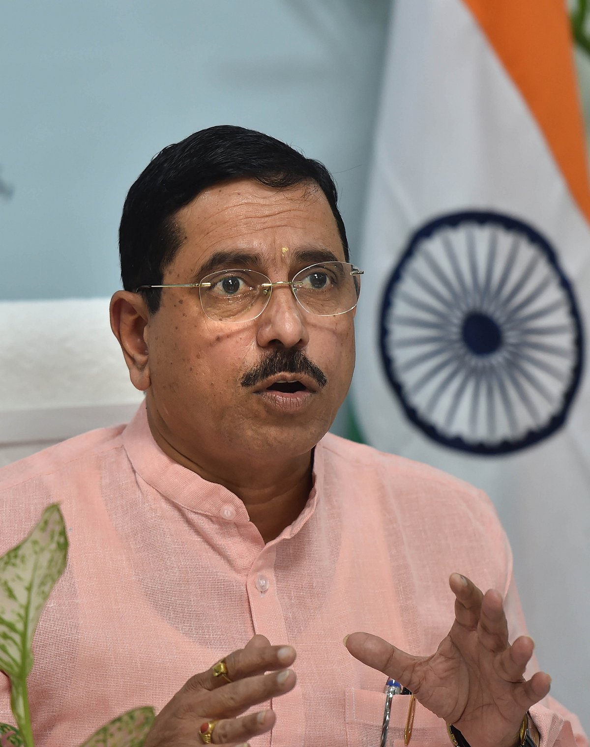 ಕೇಂದ್ರದ ನೀತಿಯಿಂದ ತೊಂದರೆಯಾಗಿದೆ ಎನ್ನುವ ಸಿಎಂ ಹೇಳಿಕೆ ದುರುದ್ದೇಶಪೂರಿತ: ಜೋಶಿ