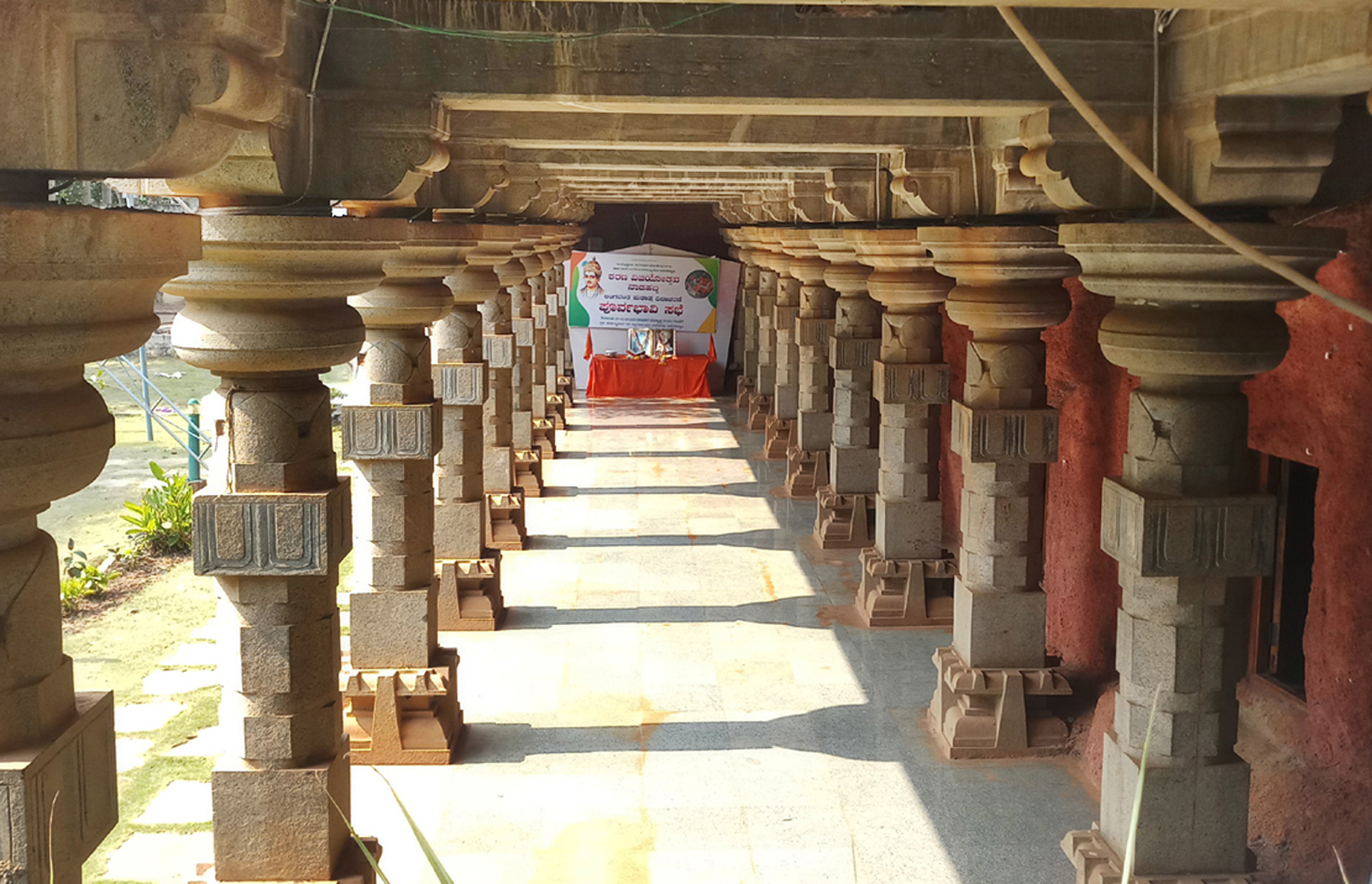 ಬಸವಕಲ್ಯಾಣದಲ್ಲಿರುವ ಮಹಾಶರಣ ಹರಳಯ್ಯನವರ ಸ್ಮಾರಕ ಮತ್ತು ಗುಹೆ