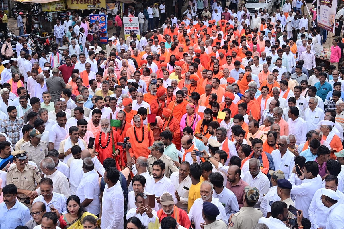 ಹುಬ್ಬಳ್ಳಿ: ವೀರಶೈವ ಲಿಂಗಾಯತ ಏಕತಾ ಸಮಾವೇಶ- ಅದ್ದೂರಿ‌ ಮೆರವಣಿಗೆ