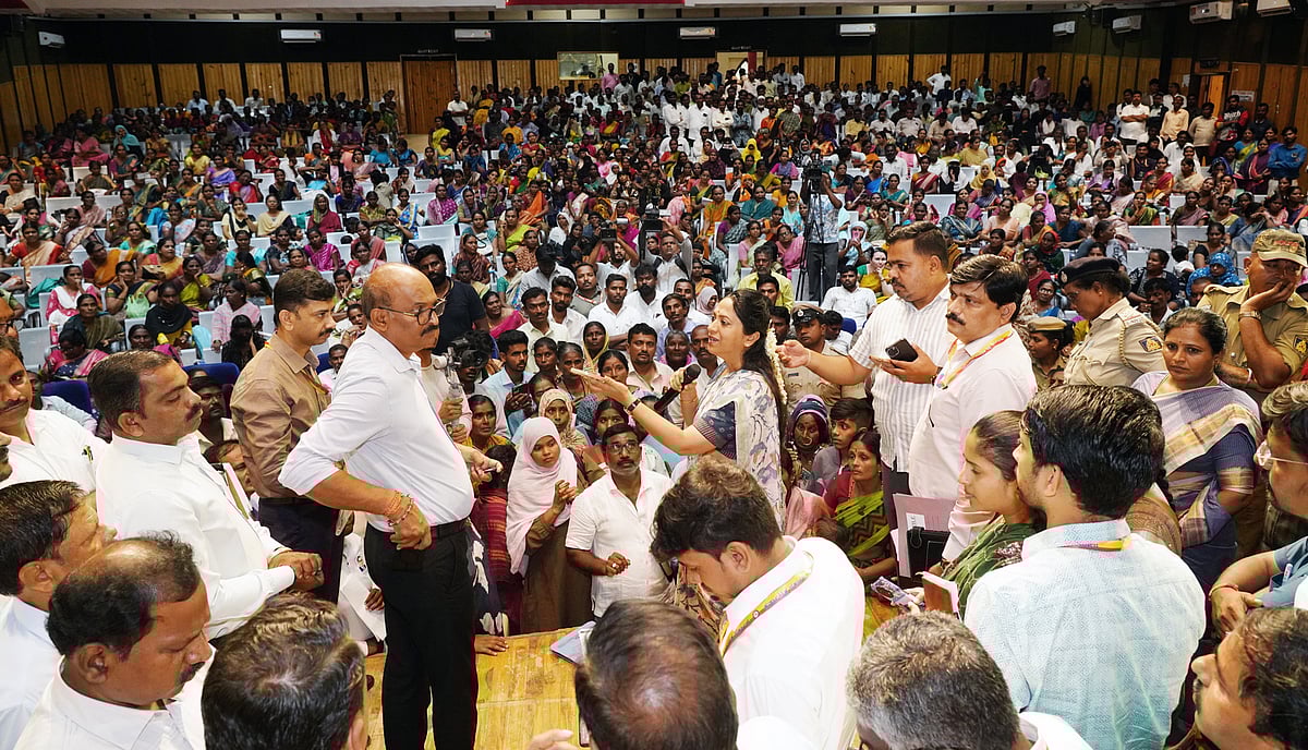 ರಾಯಚೂರು | ಡಿಸಿ, ಎಸ್ಪಿ, ಜಿಪಂ ಸಿಇಒ ಎಲ್ಲಿದ್ದಾರೆ? ಡಾ.ನಾಗಲಕ್ಷ್ಮಿ ಅಸಮಾಧಾನ