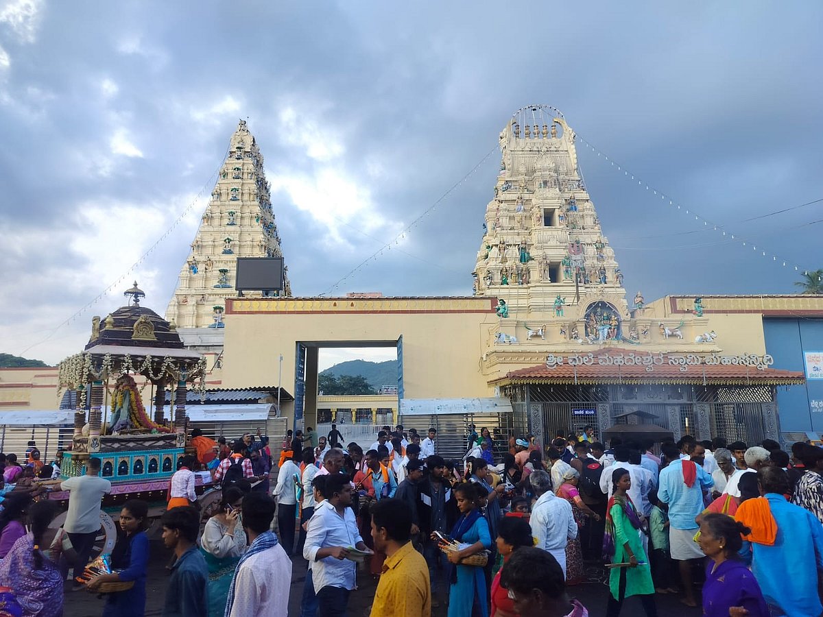 ಮಲೆ ಮಾದಪ್ಪನಿಗೆ ಎಣ್ಣೆ ಮಜ್ಜನ ಸೇವೆ