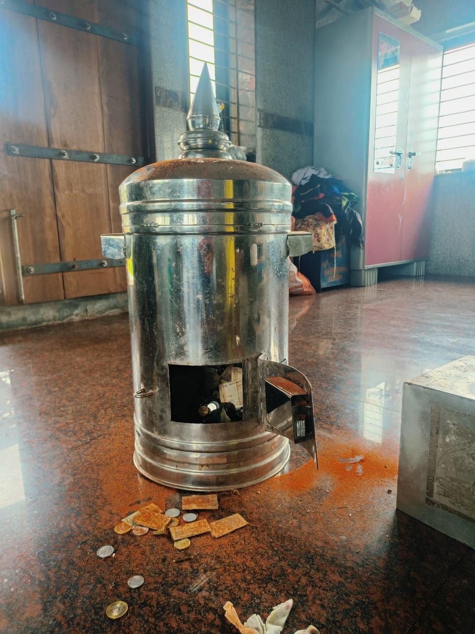 ಹುಂಡಿ ಹಣ ಕಳವು.