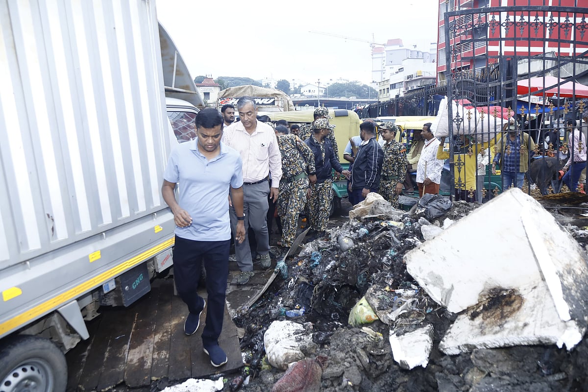 ಕೆ.ಆರ್. ಮಾರುಕಟ್ಟೆಯಲ್ಲಿ 24 ಗಂಟೆಯೂ ಸ್ವಚ್ಛತೆ: ಮಹೇಶ್ವರ್‌ ರಾವ್‌ ಸೂಚನೆ