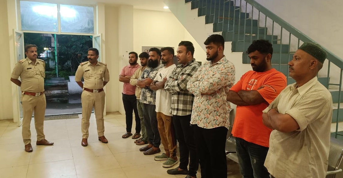 ರೌಡಿಗಳಿಗೆ ಎಚ್ಚರಿಕೆ ನೀಡಿದ ಪೊಲೀಸರು 