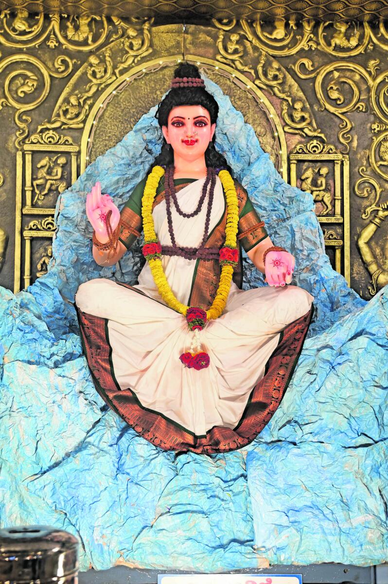 ಮಂಗಳೂರಿನ ಕುದ್ರೋಳಿ ಶ್ರೀ ಗೋಕರ್ಣನಾಥೇಶ್ವರ ದೇವಸ್ಥಾನದಲ್ಲಿನ ದಸರಾದ ಪ್ರಯುಕ್ತ (ಬ್ರಹ್ಮಚಾರಿಣಿ ) ನವದುರ್ಗೆಯರ ಪ್ರತಿಷ್ಠಾಪನೆ 