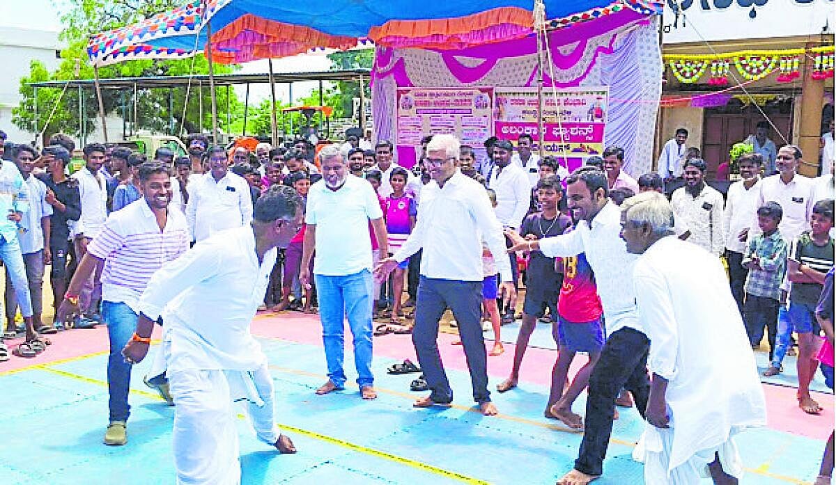 ಕೆಂಭಾವಿ: ಮೆರುಗು ನೀಡಿದ ಕಬಡ್ಡಿ, ಭಾರದ ಚೀಲ ಎತ್ತುವ ಸಾಹಸ ಪಂದ್ಯಗಳು