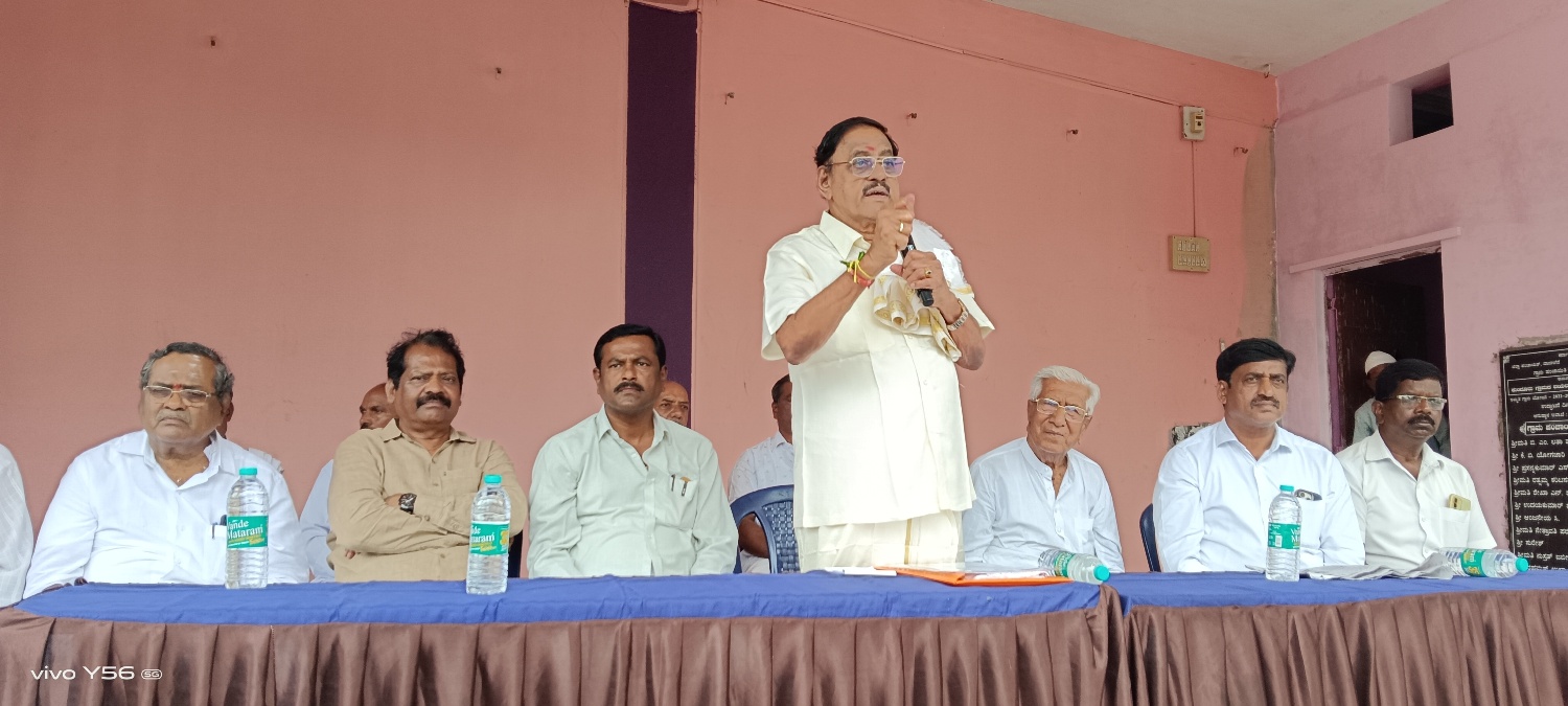 3ಇಪಿ : ಹೊನ್ನಾಳಿ ತಾ ಕುಂದೂರು ಗ್ರಾಮದಲ್ಲಿ ಆಣೆ ಪ್ರಮಾಣಕ್ಕಾಗಿ ಬಂದಿದ್ದ ಶಾಸಕ ಡಿ.ಜಿ. ಶಾಂತನಗೌಡ ಅವರು ಮಾತನಾಡಿದರು. 