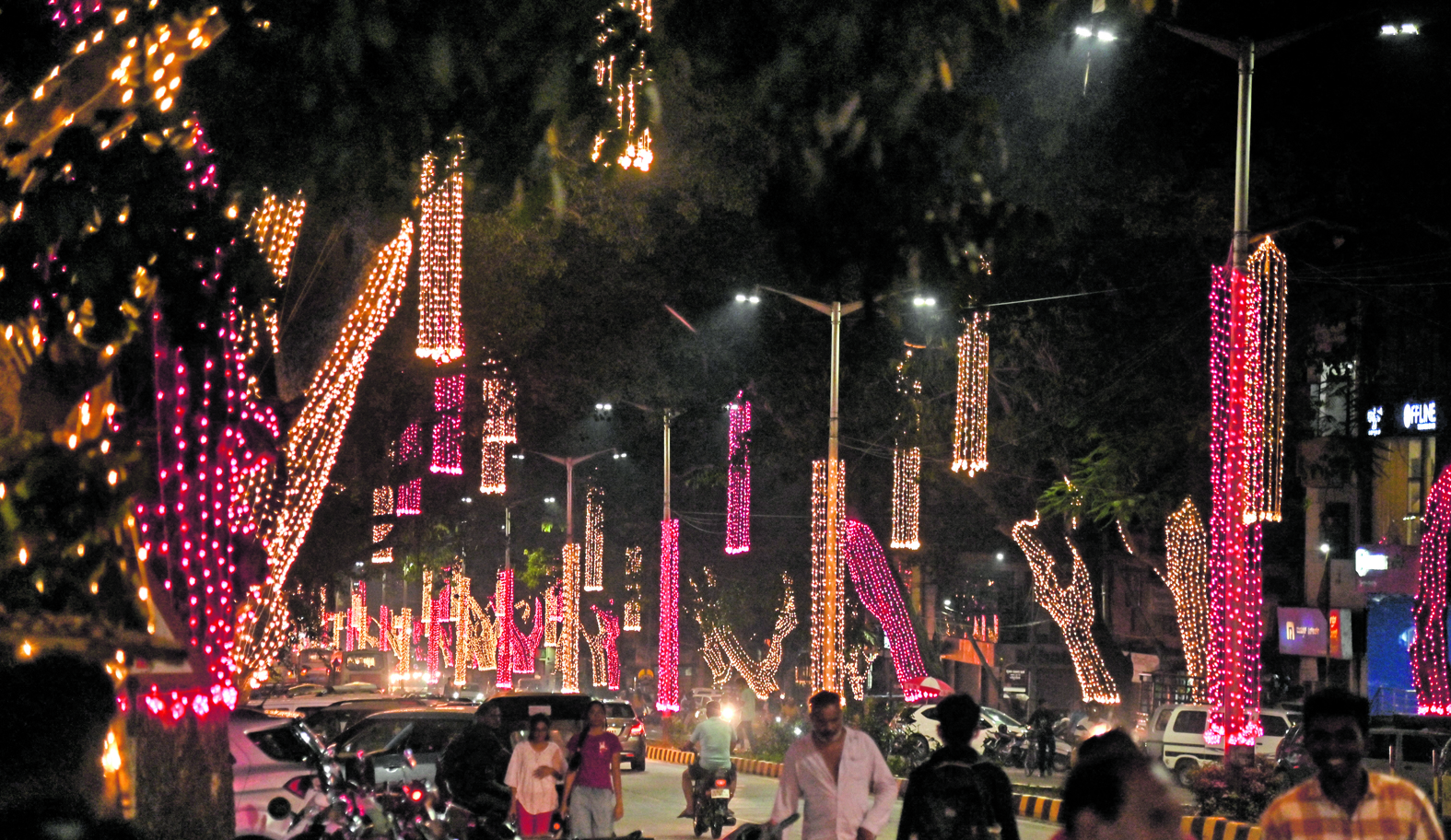 ಚಾಮರಾಜ ಜೋಡಿ ರಸ್ತೆಯಲ್ಲಿ ವಿದ್ಯುತ್‌ ದೀಪಾಲಂಕಾರ