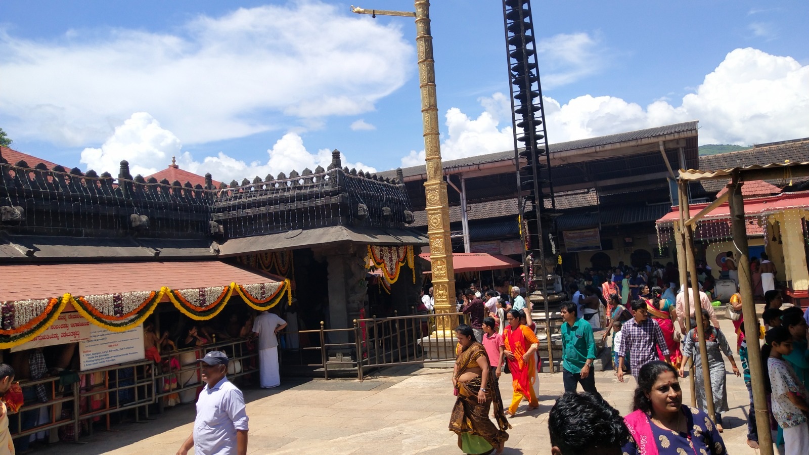 ಕೊಲ್ಲೂರಿನ ಶ್ರೀಮೂಕಾಂಬಿಕಾ ದೇವಸ್ಥಾನ