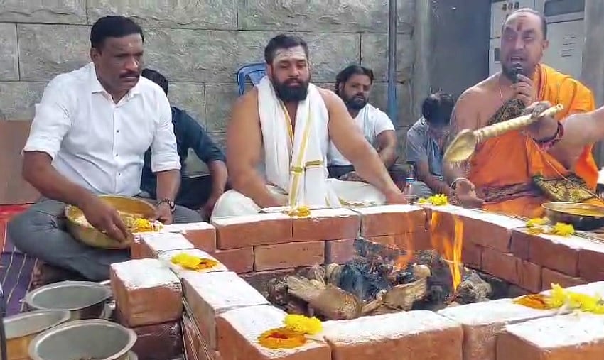 ಕೋಲಾರ | ‘KD’ ಸಿನಿಮಾ ಬಿಡುಗಡೆಗೆ ಸಿದ್ಧತೆ: ದೇವರ ಮೊರೆ ಹೋದ ನಟ ಧ್ರುವ ಸರ್ಜಾ