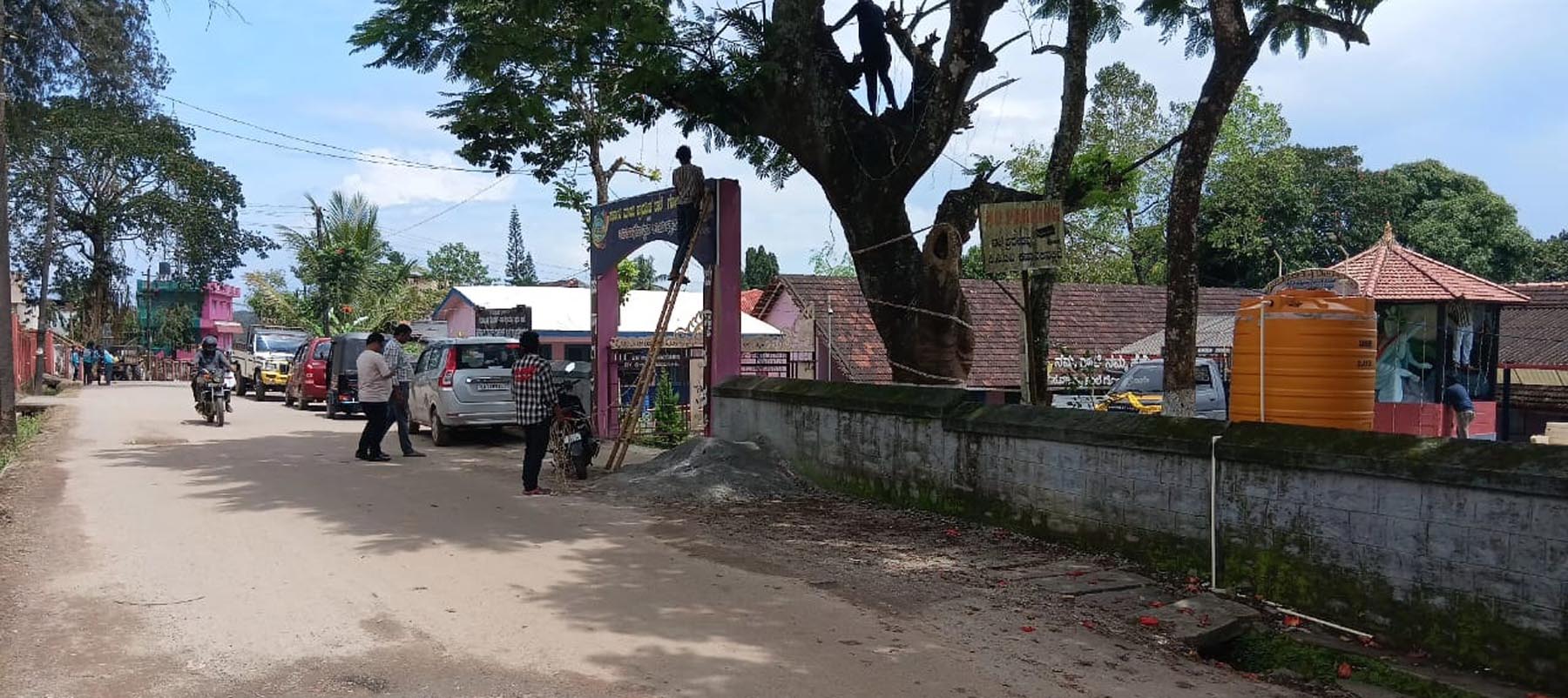 ದಸರಾ ಮೈದಾನಕ್ಕೆ ತೆರಳುವ ರಸ್ತೆ