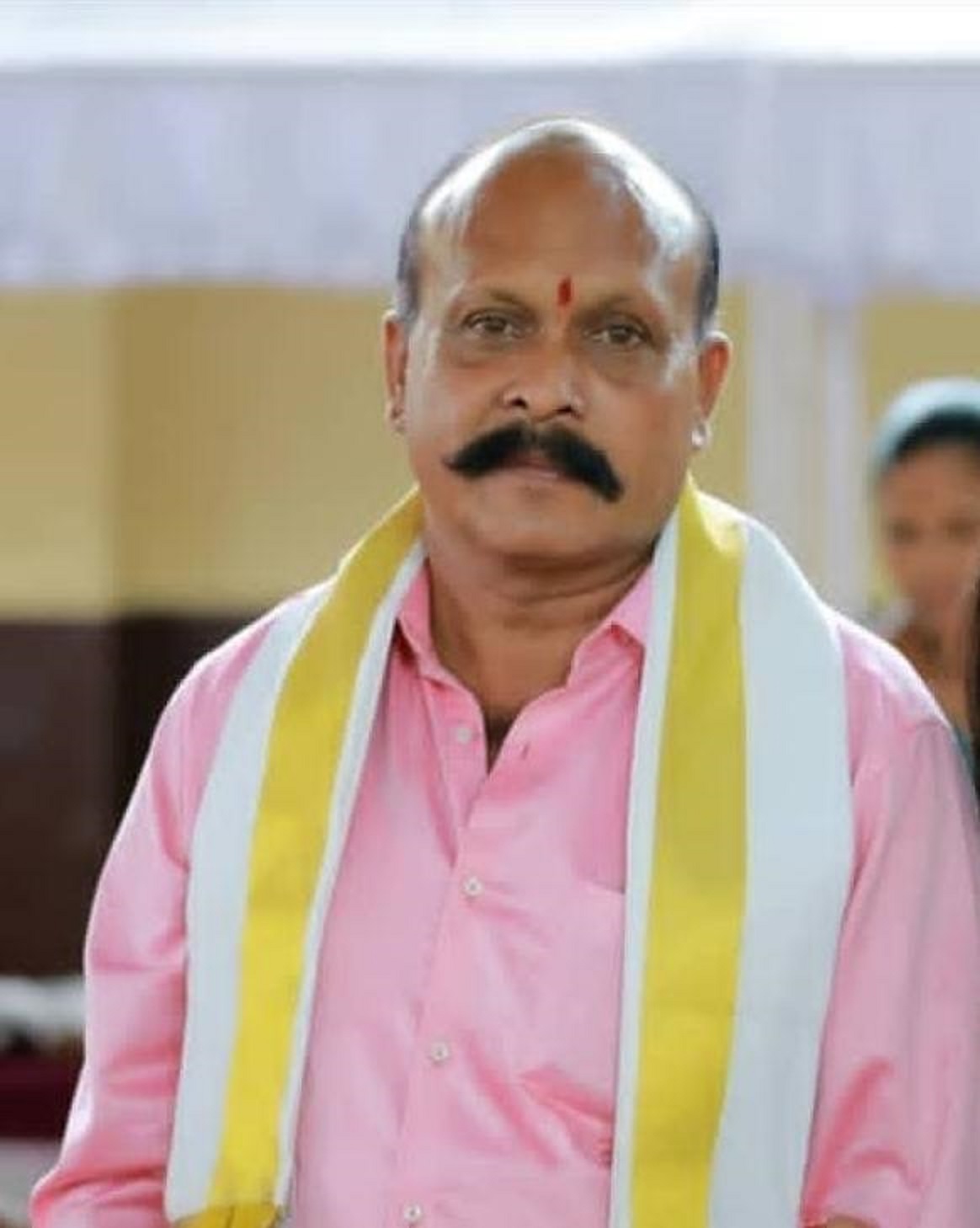 ಉಮೇಶ್ ಪೂಜಾರಿ ದಂಡಿನ ಮಾರಿಯಮ್ಮ ದೇಗುಲದ ಕರಗವ್ರತಧಾರಿ.