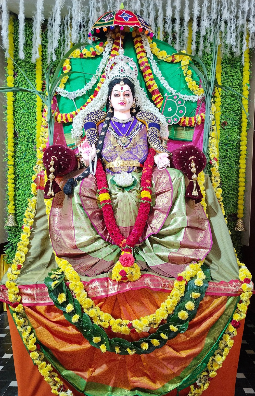 ನರಸಿಂಹರಾಜಪುರದಲ್ಲಿ ಶರನ್ನವರಾತ್ರಿ ಉತ್ಸವದ ಅಂಗವಾಗಿ ಪ್ರತಿಷ್ಠಾಪಿಸಲಾಗಿದ್ದ ದೇವಿ ವಿಗ್ರಹ