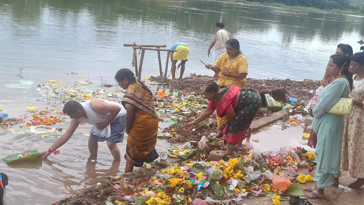 ಶಿವಮೊಗ್ಗ | ಪಿತೃಪಕ್ಷ ಅಮಾವಾಸ್ಯೆ ಆಚರಣೆ, ಹಿರಿಯರಿಗೆ ಗೌರವ ಸಲ್ಲಿಕೆ