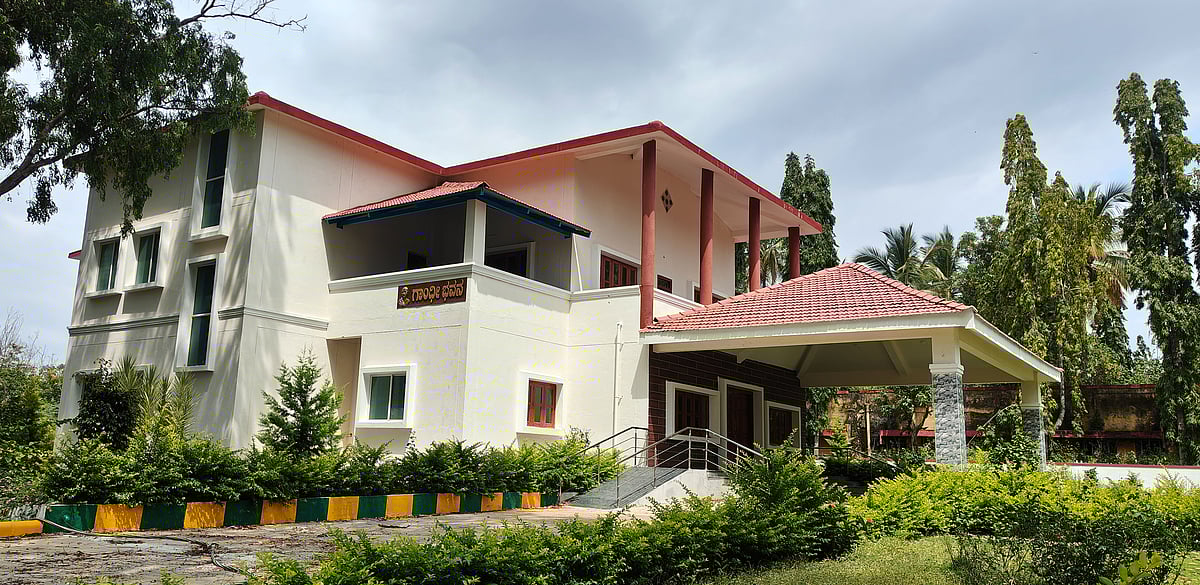 
ಮಂಡ್ಯ: ಅನಾಥ ಸ್ಥಿತಿಯಲ್ಲಿರುವ ‘ಗಾಂಧಿ ಭವನ’