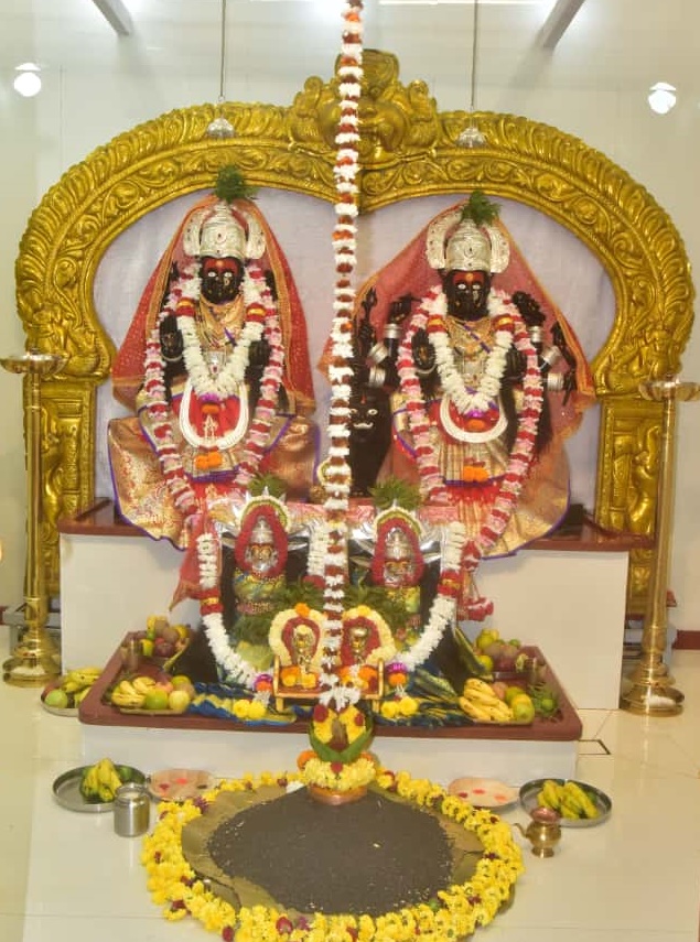 ಹುಬ್ಬಳ್ಳಿಯ ಜನತಾ ಬಜಾರ್‌ ಬಳಿ ಇರುವ ದುರ್ಗಾದೇವಿ ದೇವಸ್ಥಾನದಲ್ಲಿ ನವರಾತ್ರಿ ಪ್ರಯುಕ್ತ ಘಟ ಸ್ಥಾಪನೆ ಮಾಡಿ ಪೂಜೆ ಸಲ್ಲಿಸಲಾಯಿತು