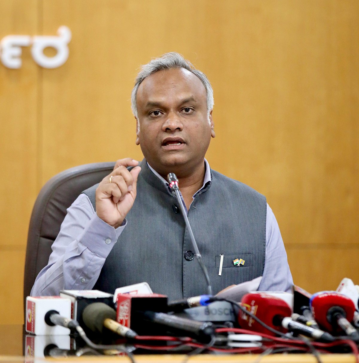 ಕೆಪಿಎಸ್‌ಸಿ ವಿರುದ್ಧ ಸಚಿವ ಪ್ರಿಯಾಂಕ್‌ ಖರ್ಗೆ ಆಕ್ರೋಶ