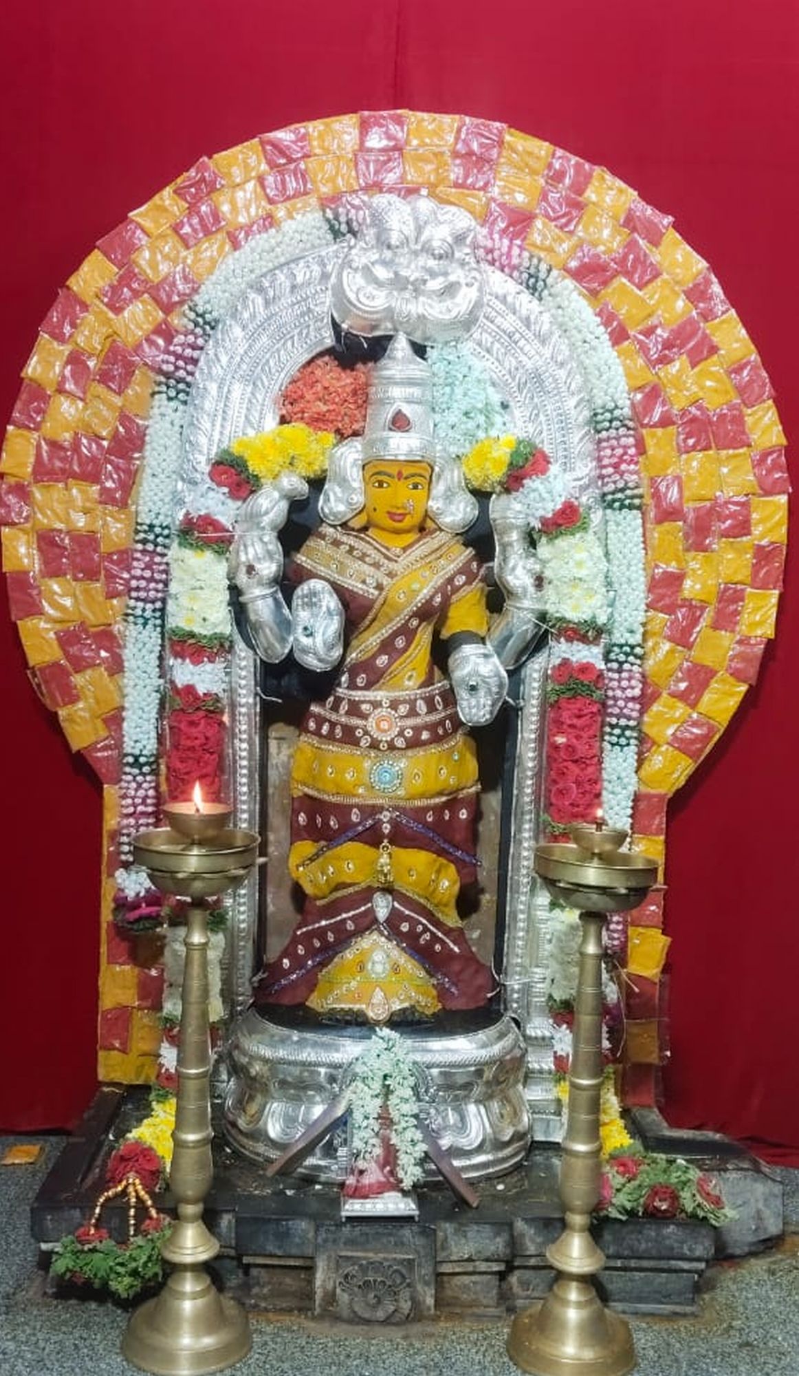 ಕೊಪ್ಪಳದ ವಾಸವಿ ಕನ್ಯಕಾಪರಮೇಶ್ವರಿ ದೇವಿಗೆ ಮಾಡಿದ್ದ ಅಲಂಕಾರ