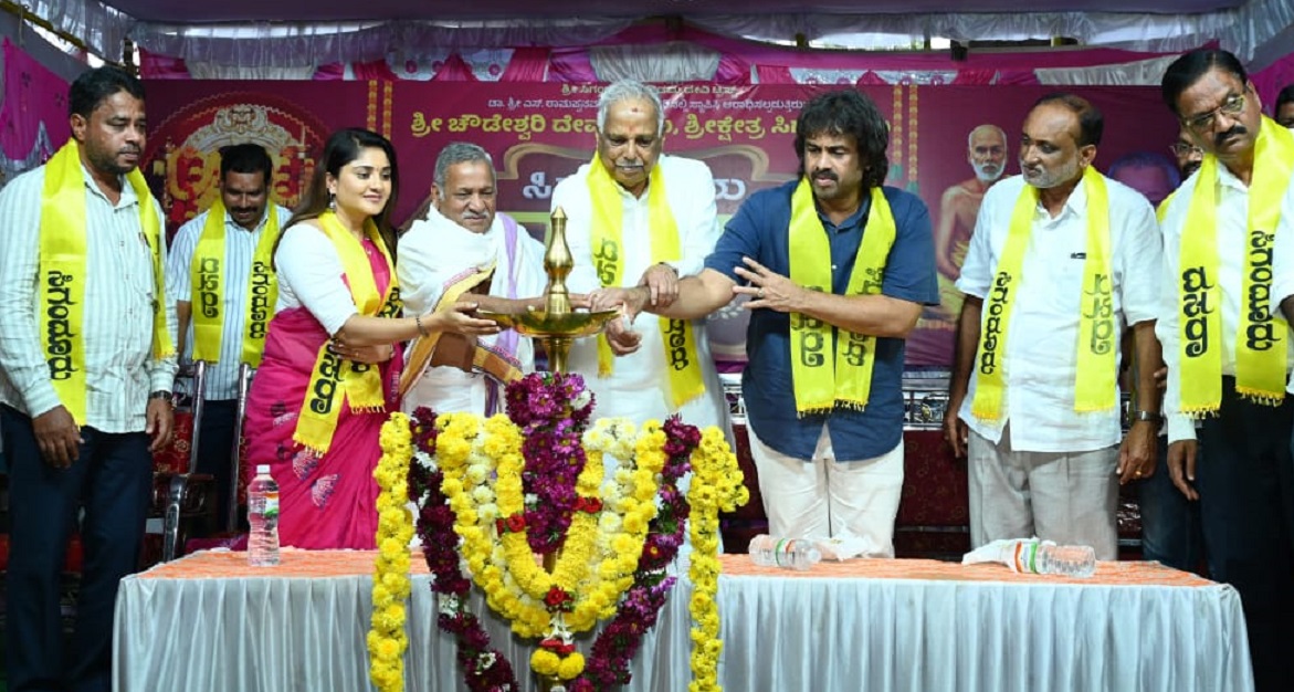 ಸಾಗರ ತಾಲ್ಲೂಕು ತುಮರಿ ಸಮೀಪದ ಸಿಗಂದೂರು ಚೌಡೇಶ್ವರಿ ದೇವಸ್ಥಾನದಲ್ಲಿ ಸೋಮವಾರ ಸಿಗಂದೂರು ದಸರಾ ಉತ್ಸವಕ್ಕೆ ಸಚಿವ ಮಧು ಬಂಗಾರಪ್ಪ ಚಾಲನೆ ನೀಡಿದರು