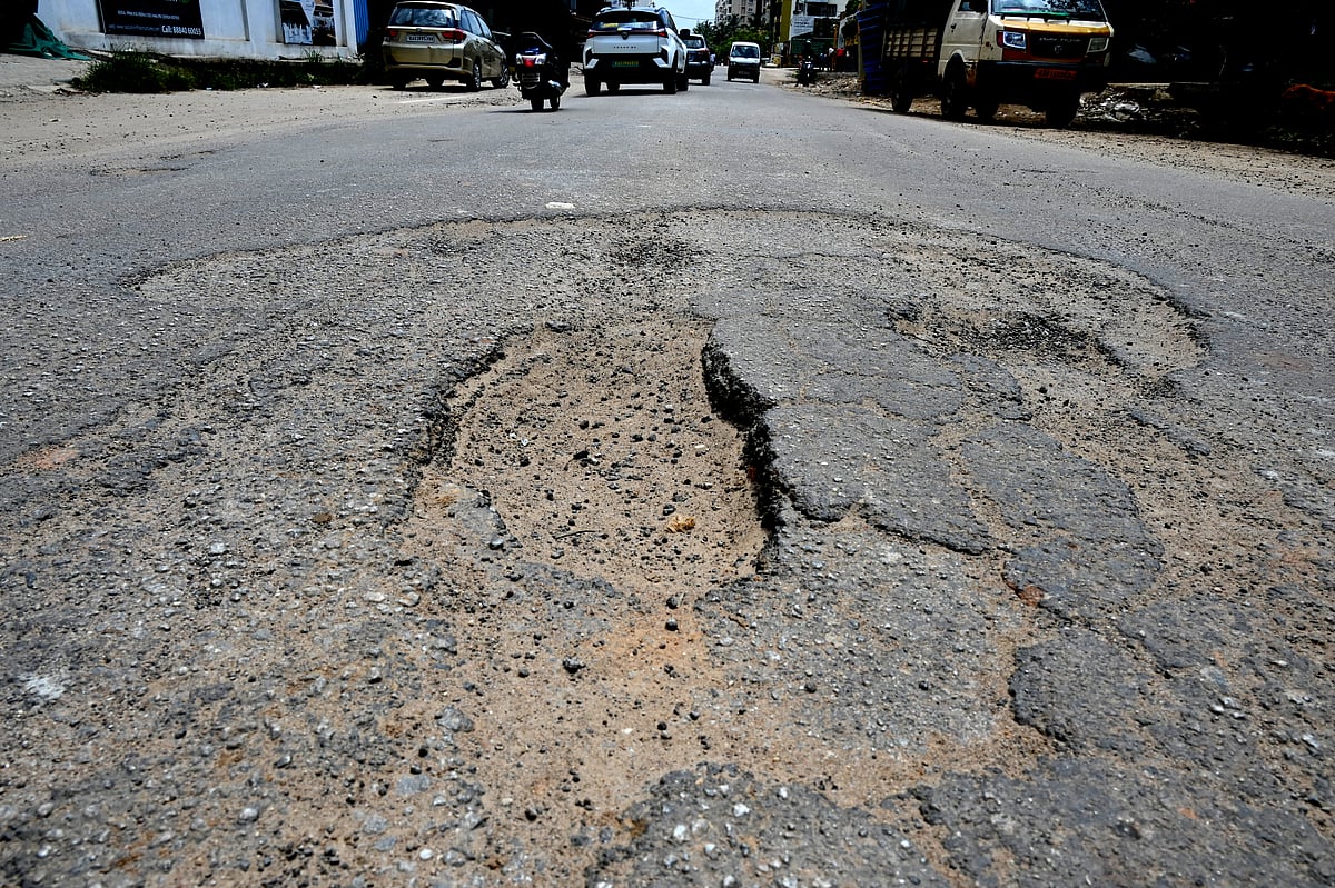 ರಸ್ತೆ ಗುಂಡಿ, ಕಸದ ಸಮಸ್ಯೆ: ಸರ್ಕಾರದ ವಿರುದ್ಧ BJP ಜನಪ್ರತಿನಿಧಿಗಳಿಂದ ಅಭಿಯಾನ