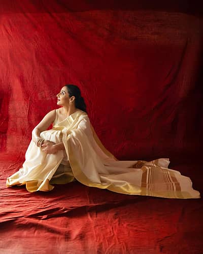 ಬಿಳಿ ಸೀರೆ ಧರಿಸಿ ಫೋಟೊ ಕ್ಲಿಕ್ಕಿಸಿಕೊಂಡ ವಿದ್ಯಾಬಾಲನ್ 