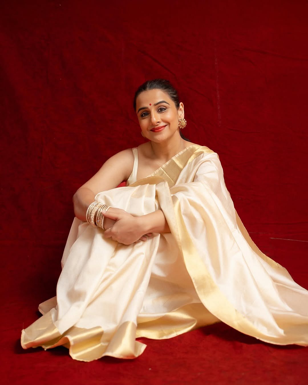 PHOTOS | ನವರಾತ್ರಿ ಹಬ್ಬದಲ್ಲಿ ಮಿಂಚಿದ ಬಾಲಿವುಡ್ ನಟಿ ವಿದ್ಯಾಬಾಲನ್