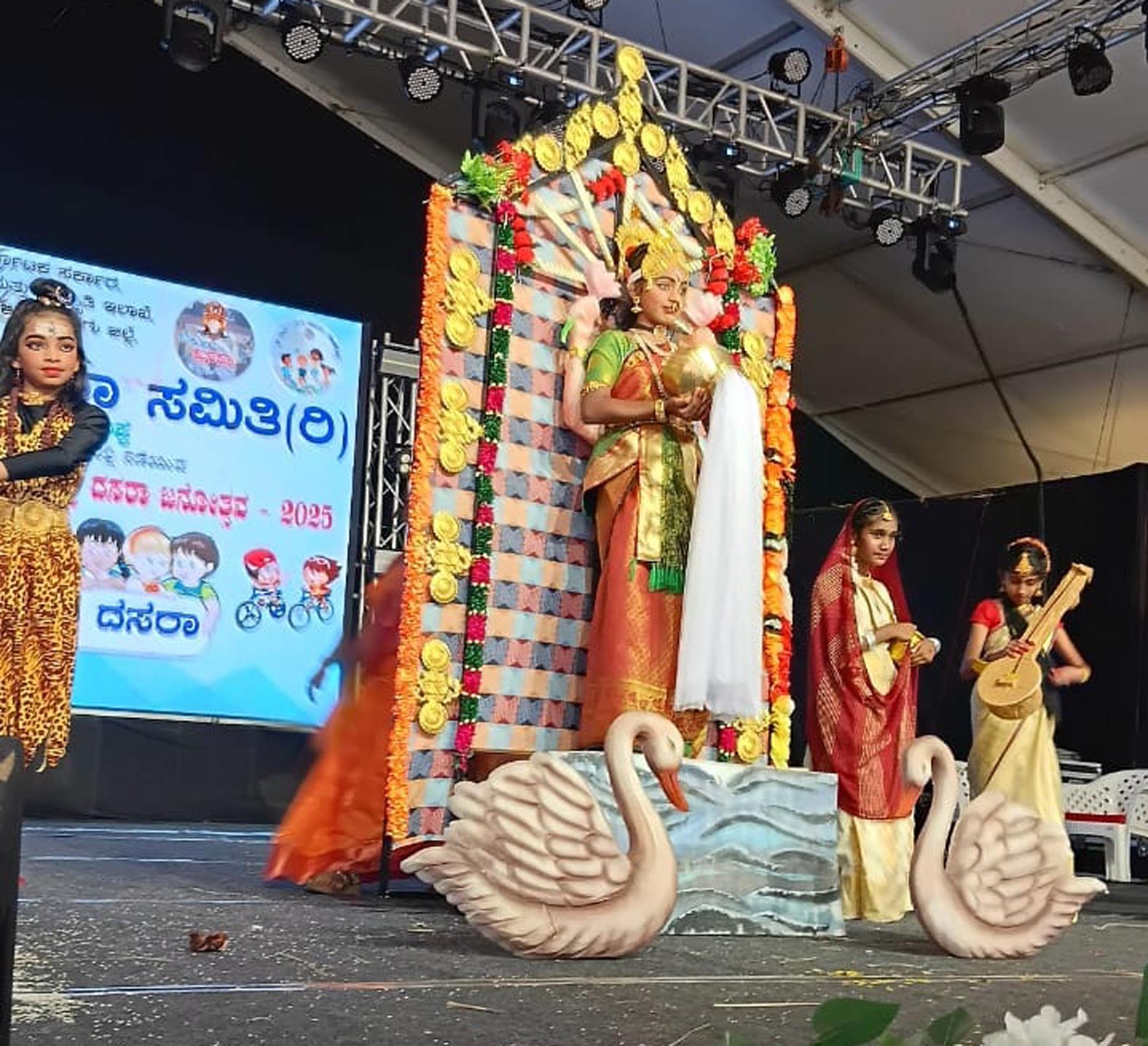 ಭಾಗಮಂಡಲದ ಕಾವೇರಿ ಕನ್ನಿಕೆ ಸುಜ್ಯೋತಿ ನದಿ ದೇವತೆಗಳ ವೇಷಧಾರಿ ಬಾಲಕಿಯರು.