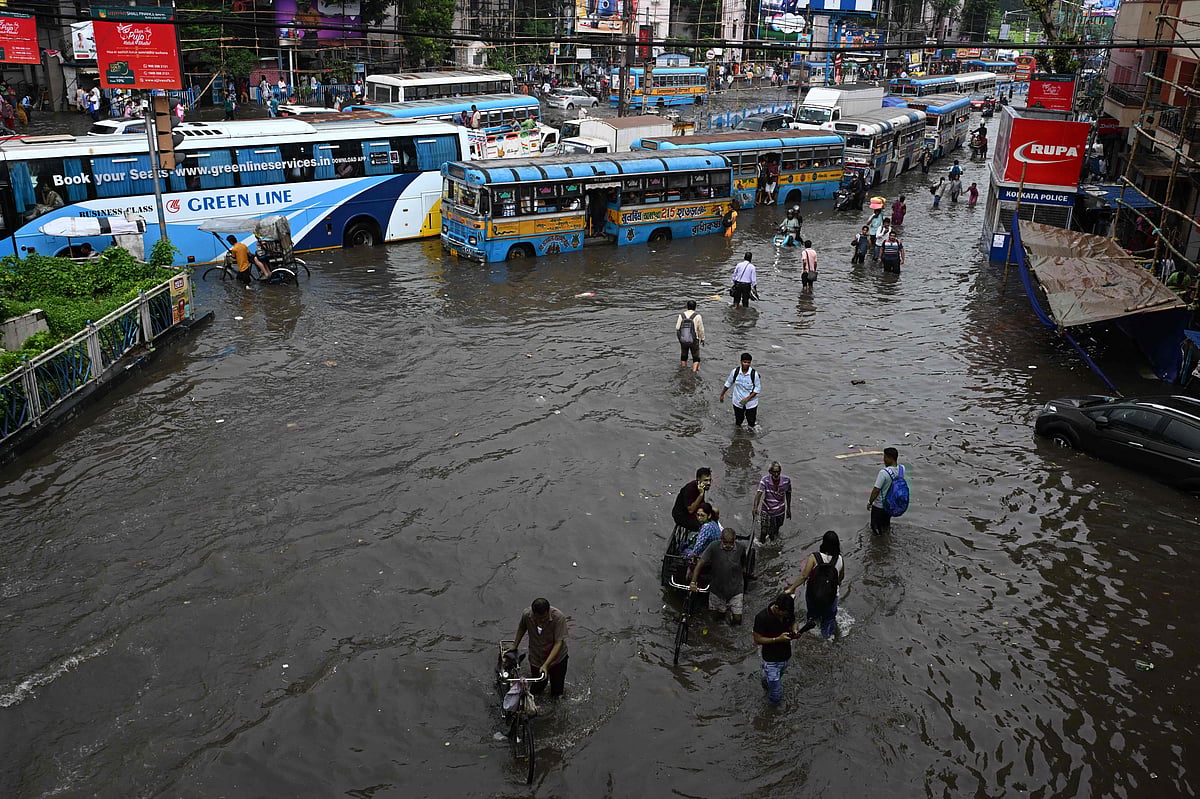 ಕೋಲ್ಕತ್ತದಲ್ಲಿ ಭಾರಿ ಮಳೆ: ಏಳು ಸಾವು