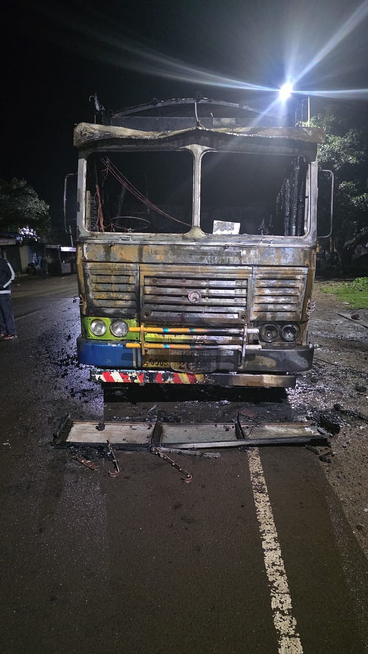 ಬೆಳಗಾವಿ | ಗೋಮಾಂಸ ಸಾಗಣೆ ಲಾರಿಗೆ ಬೆಂಕಿ: 7 ಬಂಧನ