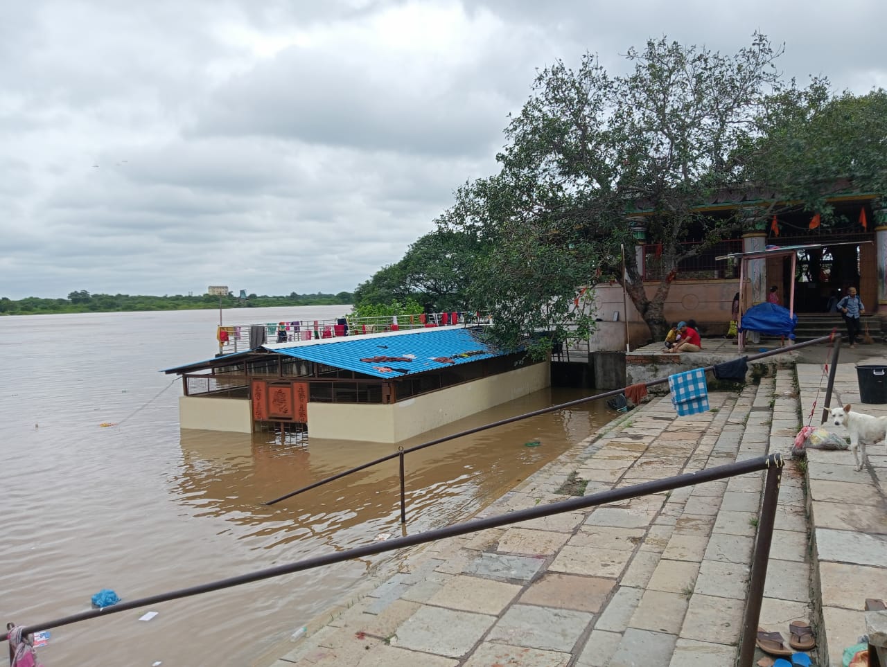 ಅಫಜಲಪುರ ತಾಲ್ಲೂಕಿನ ದೇವಲ ಗಾಣಗಾಪುರದ ಅಮರಜಾ- ಭೀಮಾ ಸಂಗಮ ಮಂಗಳವಾರ ಮುಳುಗಡೆಯಾಗಿರುವುದು