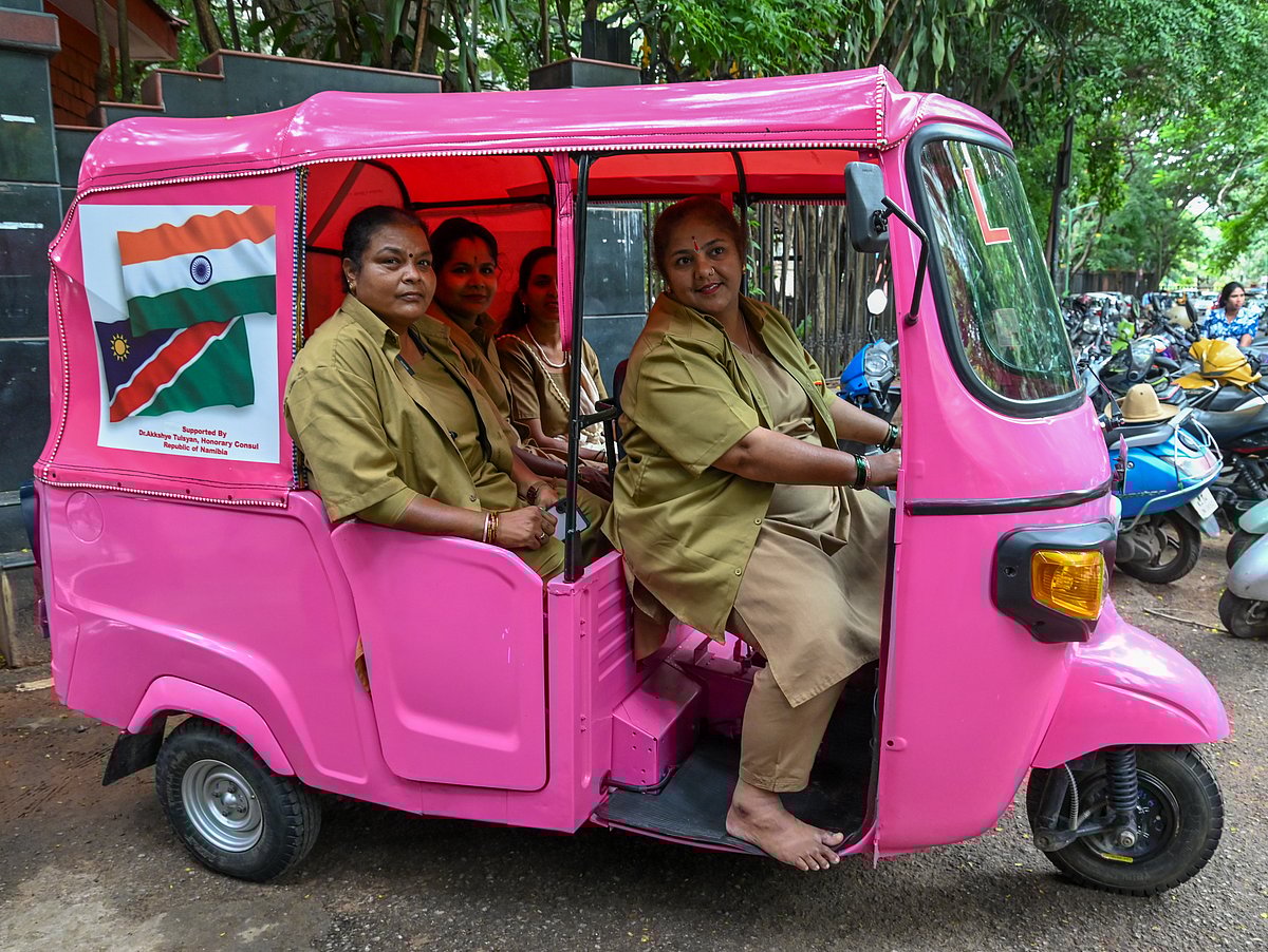 ಪಿಂಕ್ ಆಟೊ ರಿಕ್ಷಾ: ಮಹಿಳೆಯರೇ ‘ಸಾರಥಿಗಳು’