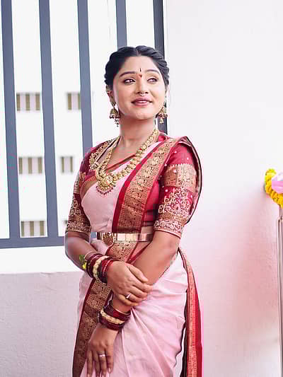 ಜೀ ಕನ್ನಡದಲ್ಲಿ ಪ್ರಸಾರವಾಗುತ್ತಿದ್ದ 'ಪಾರು' ಧಾರಾವಾಹಿಯ ಮೂಲಕ ನಟಿ ಪವಿತ್ರಾ ಬಿ ನಾಯ್ಕ್ ಜನಪ್ರಿಯತೆ ಪಡೆದಕೊಂಡಿದ್ದಾರೆ.