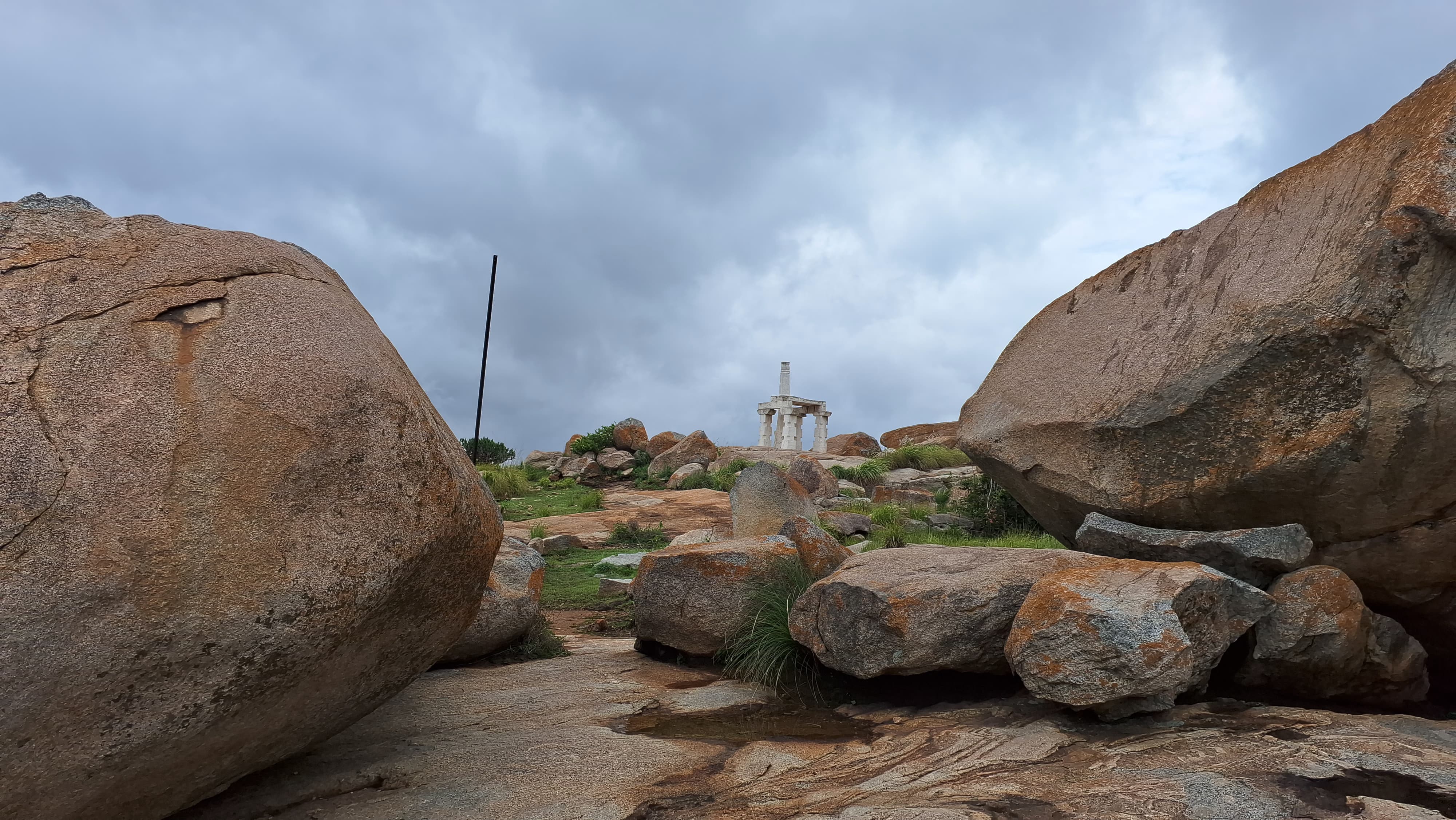 ವಿದ್ಯಾರಣ್ಯರು ಹಾಗೂ ಅಕ್ಷೋಭ್ಯ ತೀರ್ಥರು ಸಮಾಗಮ ಆಗಿದ್ದರೆಂಬ ಬೆಟ್ಟದ ಮೇಲಿನ ಸ್ಥಳ
