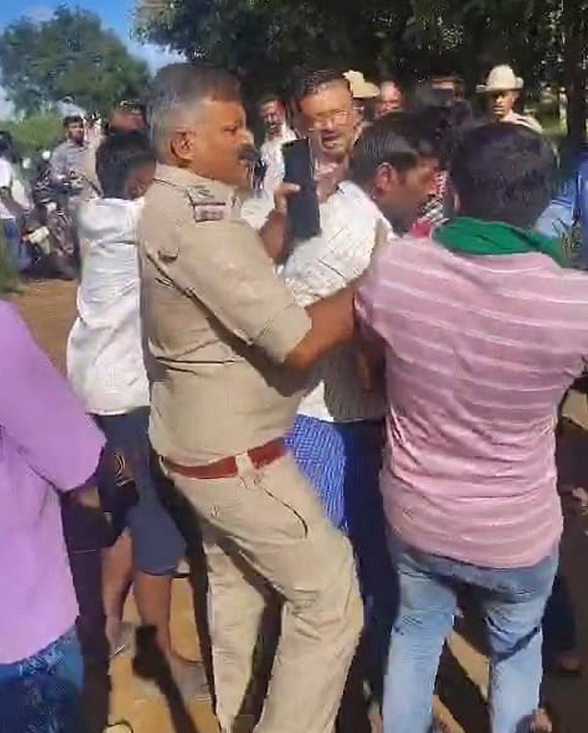 ಬಿಡದಿ ಟೌನ್‌ಶಿಪ್ ಭೂ ಸ್ವಾಧೀನಕ್ಕೆ ವಿರೋಧ: ಪೊಲೀಸ್ ಬಂದೋಬಸ್ತ್‌ನಲ್ಲಿ ನಡೆದ JMC