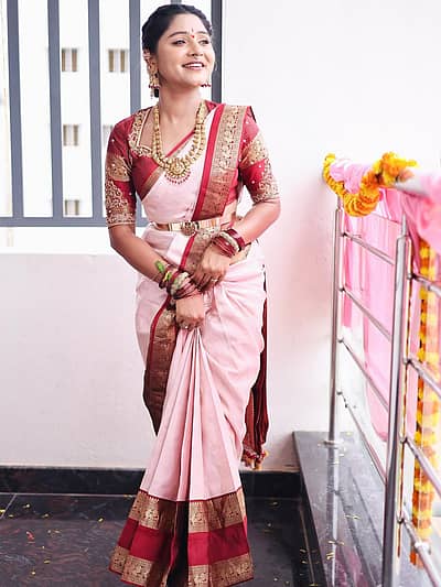 ಪಾರು ಧಾರಾವಾಹಿಯ ಮೂಲಕ ಮನೆ ಮಾತಾಗಿರುವ ನಟಿ ಪವಿತ್ರಾ ಬಿ ನಾಯ್ಕ್ ಖುಷಿಯಲ್ಲಿದ್ದಾರೆ.