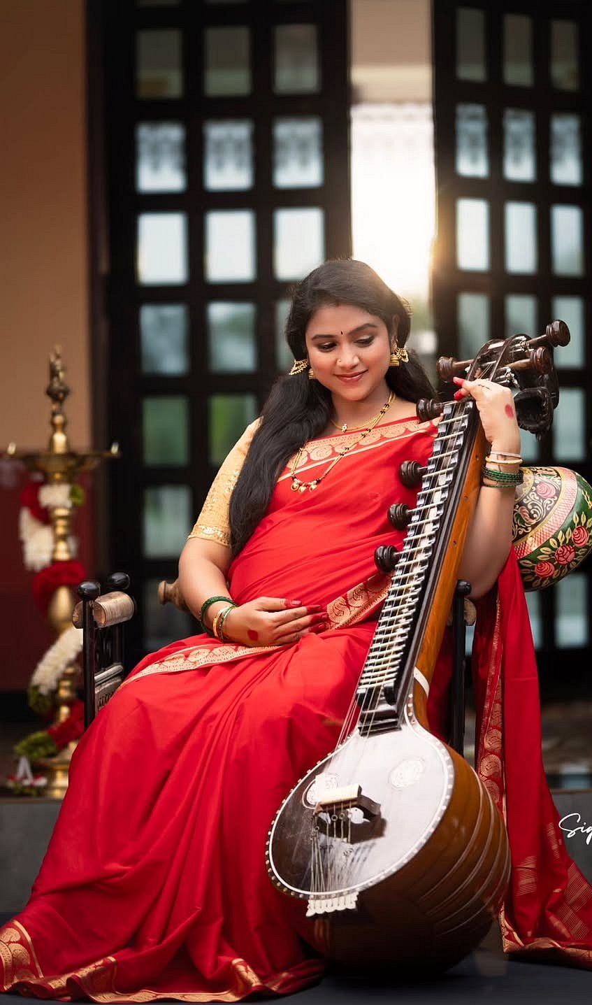 ನಟಿ ರಶ್ಮಿ ಪ್ರಭಾಕರ್ ಮುದ್ದಾದ ಬೇಬಿ ಬಂಪ್‌ ಫೋಟೊಶೂಟ್ ನೋಡಿ