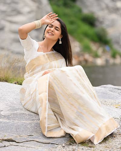 ಬಿಳಿ ಸೀರೆ ಧರಿಸಿ ಫೋಟೊ ಕ್ಲಿಕ್ಕಿಸಿಕೊಂಡ ಮೋಕ್ಷಿತಾ ಪೈ