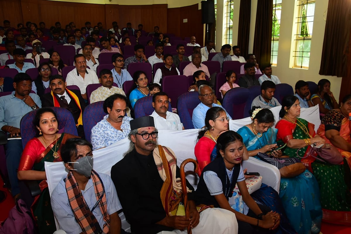 ದಸರಾ ಕವಿಗೋಷ್ಠಿ: ‘ವಿಶೇಷ’ ವ್ಯಕ್ತಿಗಳು ಚೆಲ್ಲಿದ ‘ಕಾವ್ಯ ಬೆಳಕು’