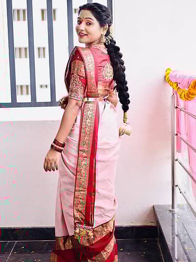 ಇನ್ನು, ನಟಿ ಪವಿತ್ರಾ ಬಿ.ನಾಯ್ಕ್ ಅವರು ರಕ್ಷಾ ಬಂಧನ ಧಾರಾವಾಹಿ ಮೂಲಕ ಕಿರುತೆರೆಗೆ ಲೋಕಕ್ಕೆ ಕಾಲಿಟ್ಟರು.