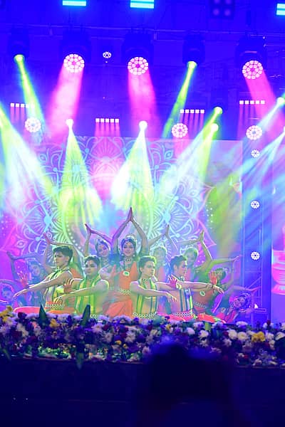 ಶ್ರೀರಂಗಪಟ್ಟಣ ದಸರಾ ಕಾರ್ಯಕ್ರಮದಲ್ಲಿ ಮೊದಲ ದಿನವಾದ ಗುರುವಾರ ಹಿನ್ನೆಲೆ ಗಾಯಕ ರಾಜೇಶ್‌ ಕೃಷ್ಣನ್‌ ಮತ್ತು ತಂಡ ಸಂಗೀತ ಕಾರ್ಯಕ್ರಮ ನಡೆಸಿಕೊಟ್ಟಿತು. ರಾಜೇಶ್‌ ಅವರ ಸುಮಧುರ ಗಾಯನಕ್ಕೆ ಪ್ರೇಕ್ಷಕರು ಮನಸೋತರು