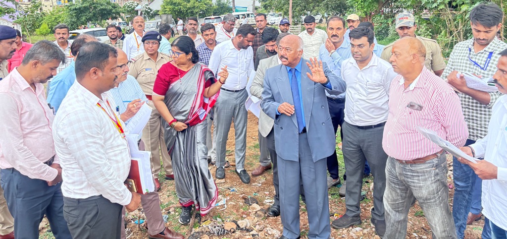 ಒತ್ತುವರಿಗೆ ಒಳಗಾಗಿದ್ದ ಚನ್ನಪಟ್ಟಣದ ಶೆಟ್ಟಿಹಳ್ಳಿ ಕೆರೆಗೆ ಉಪ ಲೋಕಾಯುಕ್ತ ನ್ಯಾ. ಕೆ.ಎನ್. ಫಣೀಂದ್ರ ಅವರು ಎರಡು ತಿಂಗಳ ಹಿಂದೆ ಅಧಿಕಾರಿಗಳೊಂದಿಗೆ ಭೇಟಿ ನೀಡಿದ್ದ ಸಂದರ್ಭ